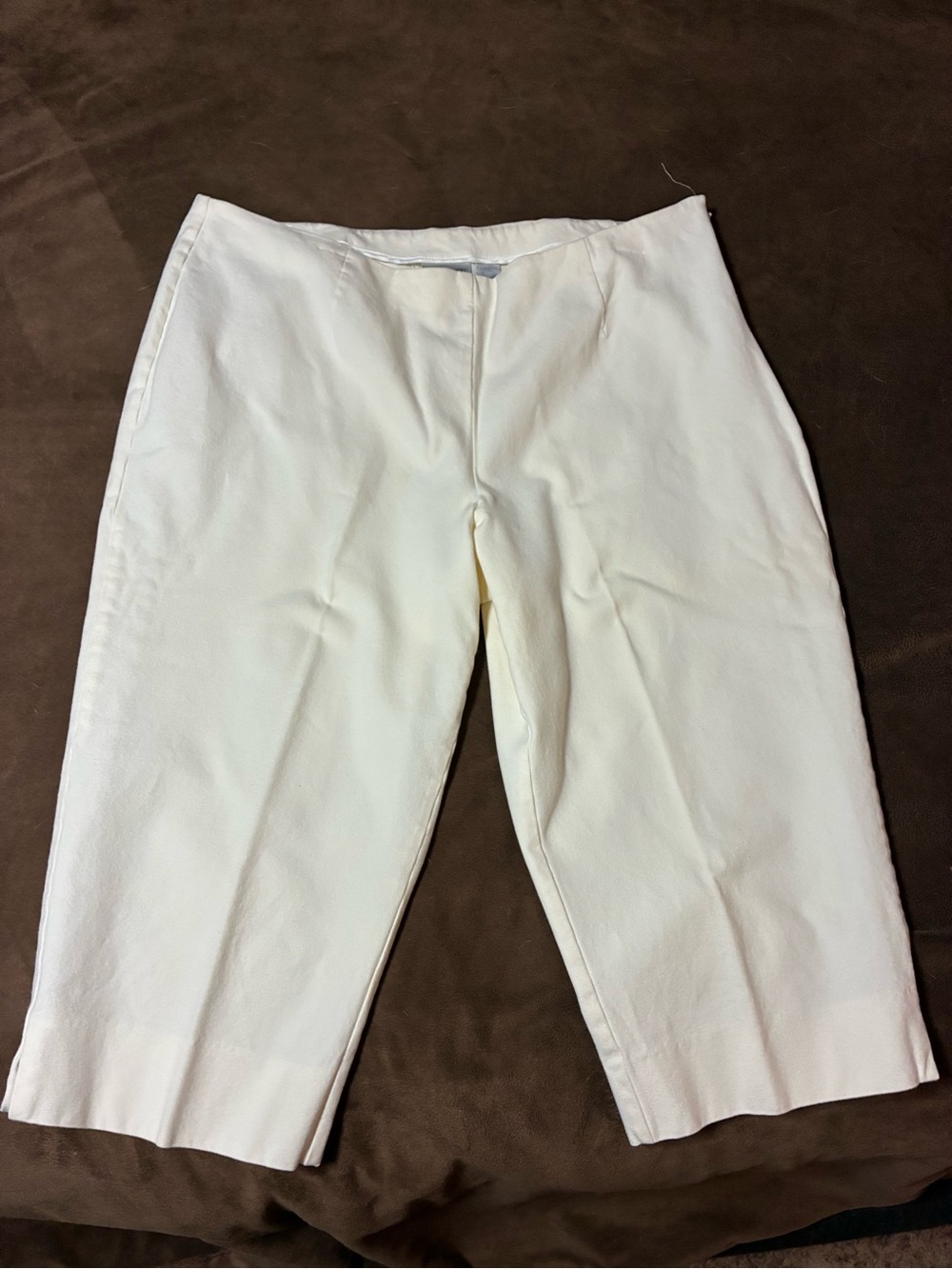 Chicos cream beige capri pants size 3